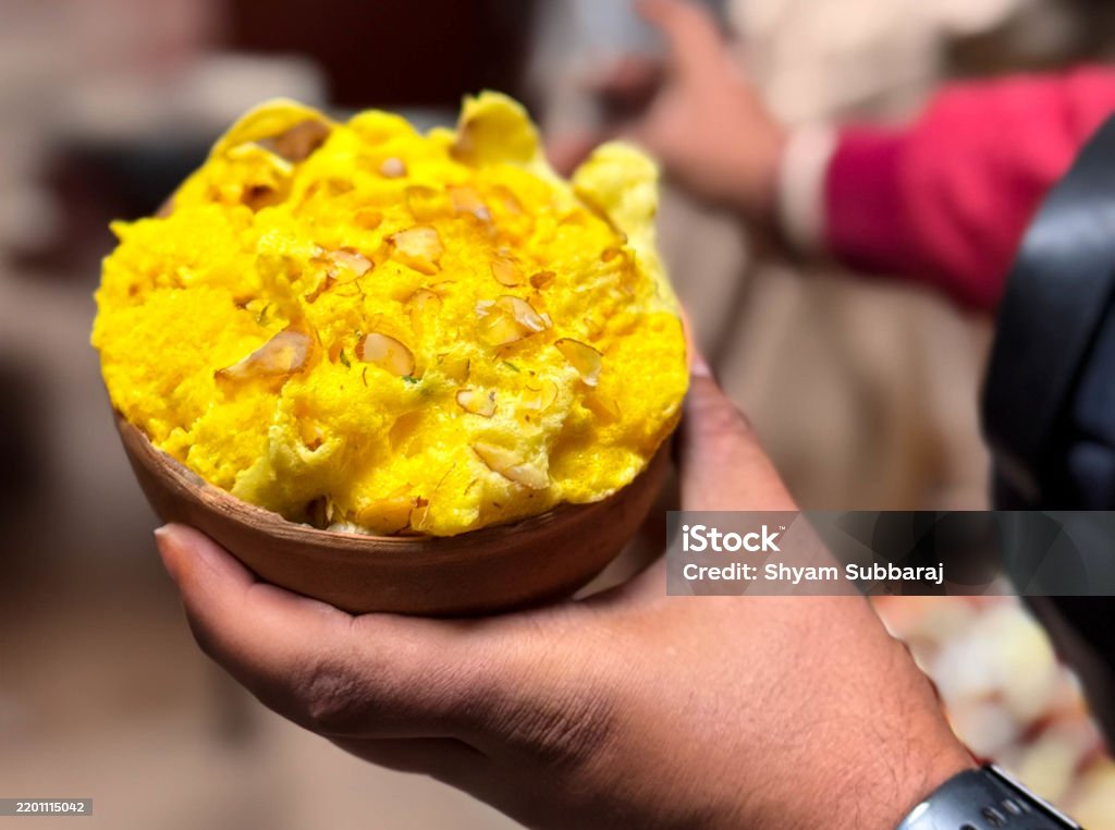 Malaiyyo - frothy saffron dessert